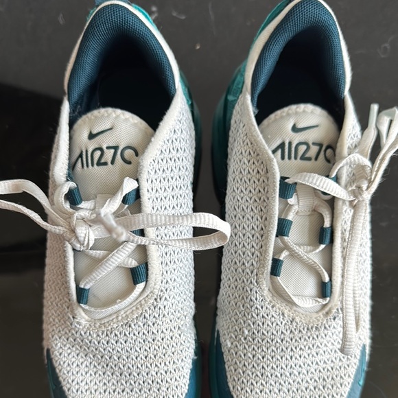 Used - Nike Air Max 270 GS Teal and White Sneakers - size 3Y - Picture 4 of 12